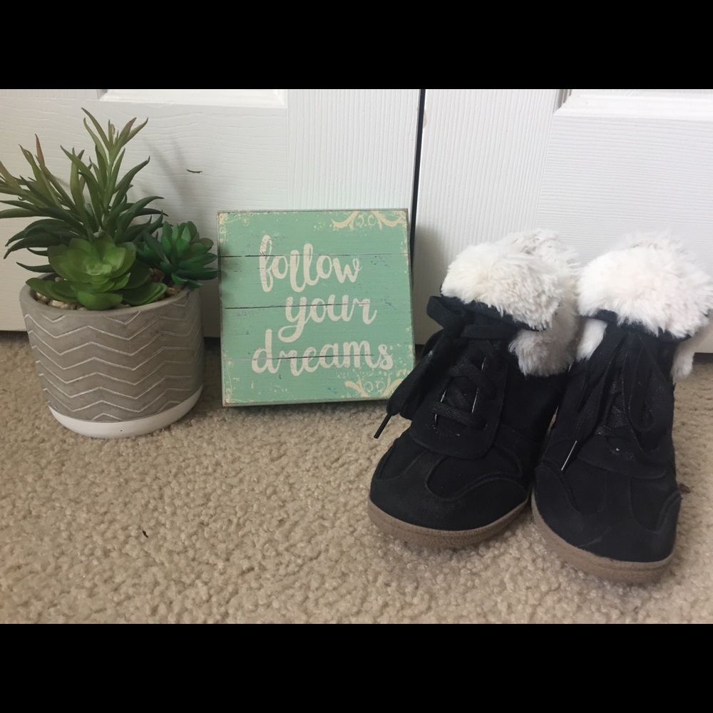Black boot/wedge